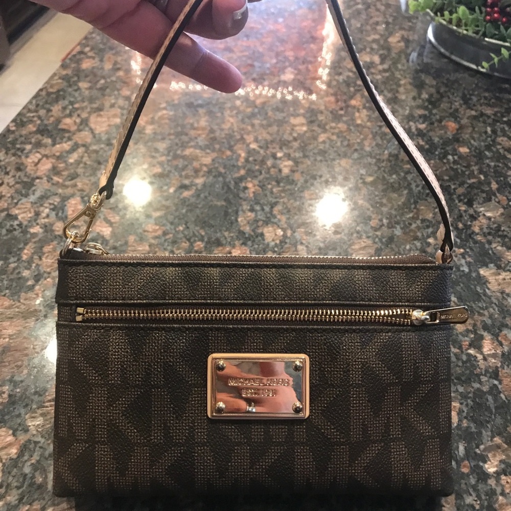 Michael Kors Jet Set Signature Large Wristlet